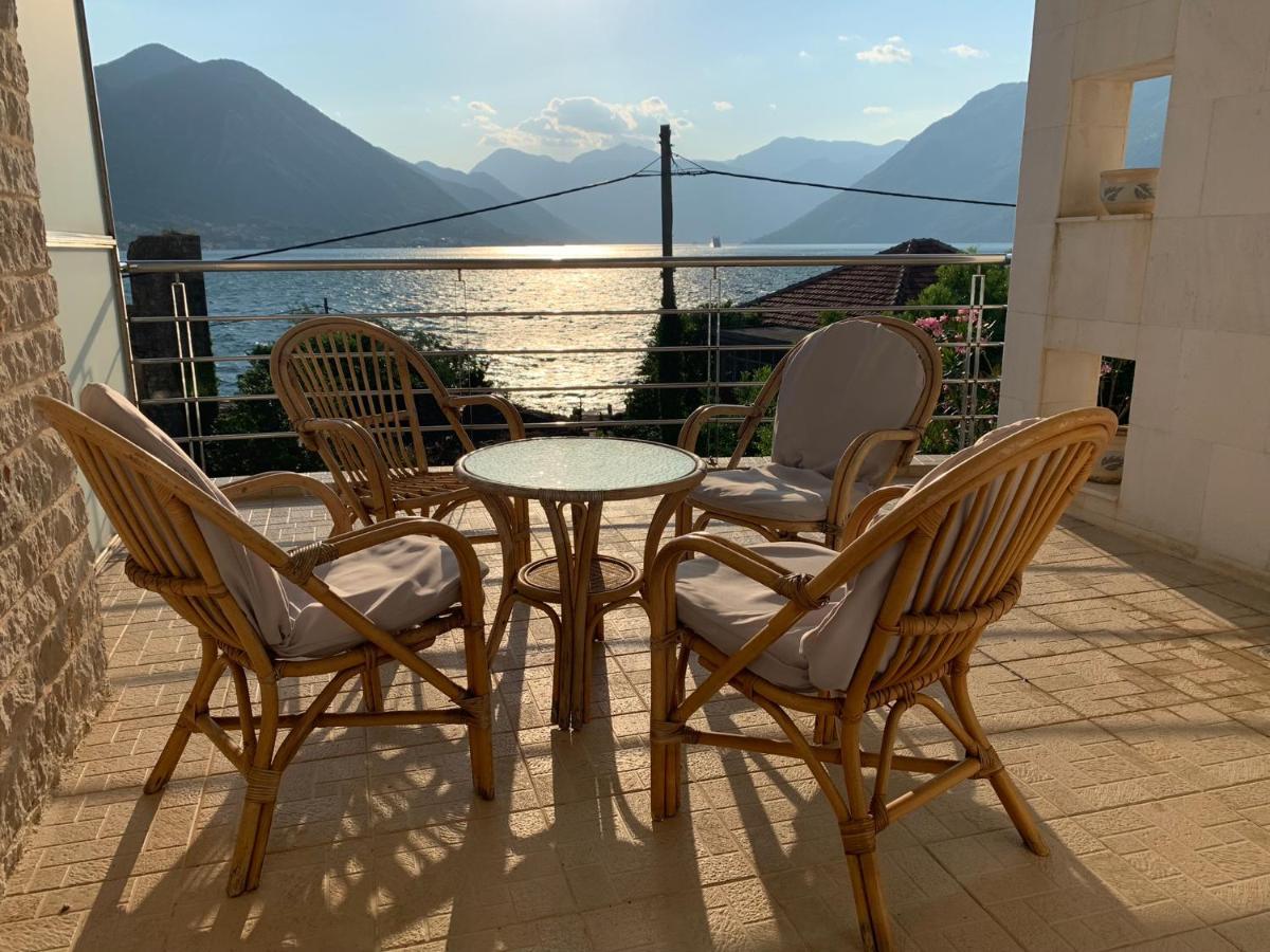 Apartment With Swimmingpool, Seaview And Large Terrace, 1St Floor, Min 2 Persons Dobrota Buitenkant foto