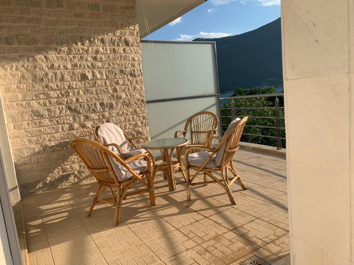 Apartment With Swimmingpool, Seaview And Large Terrace, 1St Floor, Min 2 Persons Dobrota Buitenkant foto