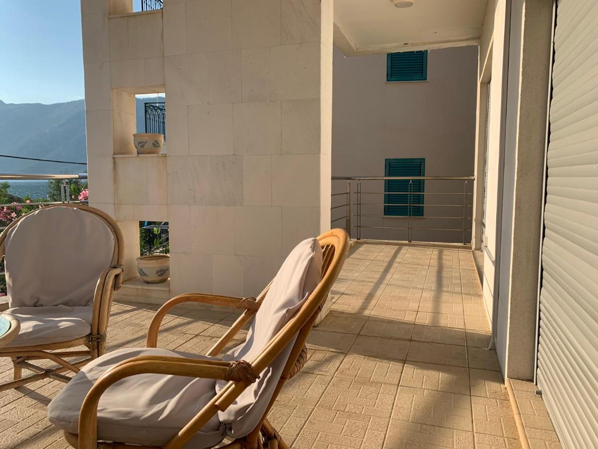 Apartment With Swimmingpool, Seaview And Large Terrace, 1St Floor, Min 2 Persons Dobrota Buitenkant foto